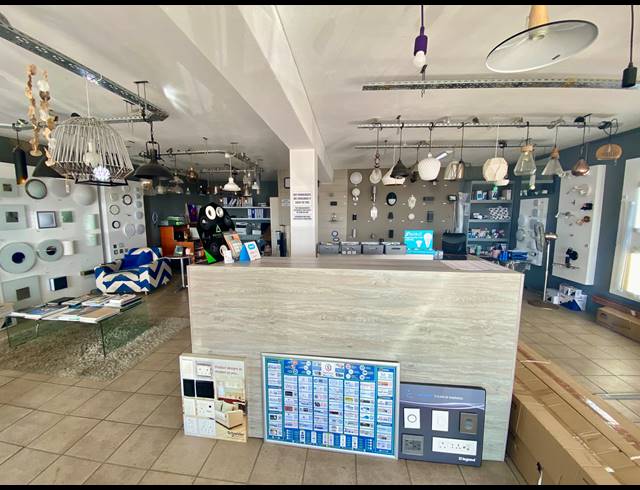 120M² BUSINESS FOR SALE IN VOORBAAI